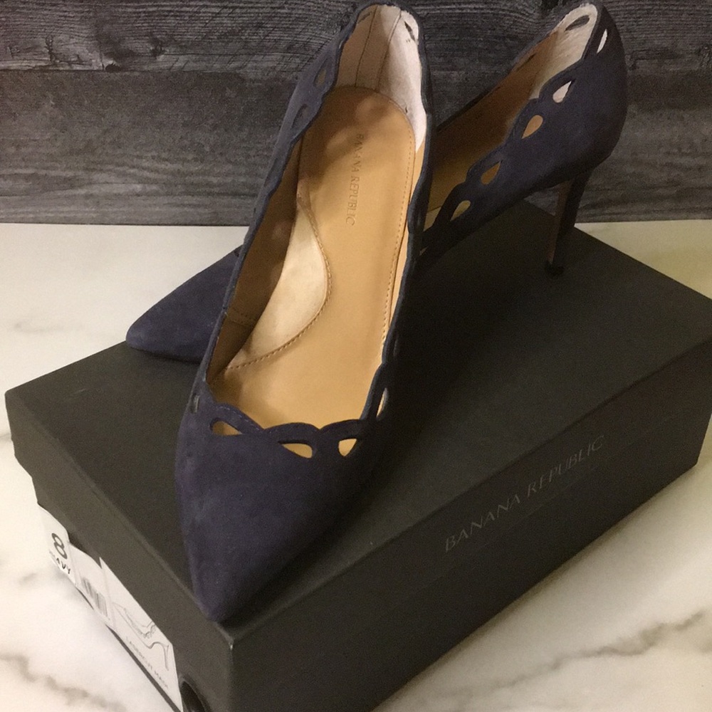 Banana Republic - Lasercut Madi heels